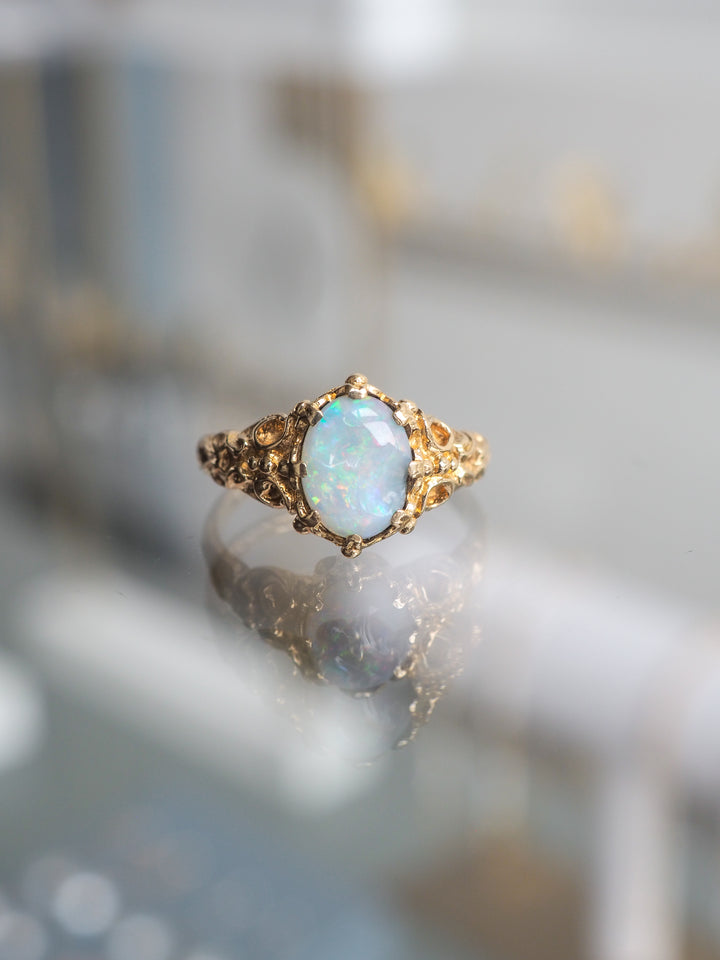 VINTAGE 9CT GOLD AND IRREGULAR SHAPED OPAL RING