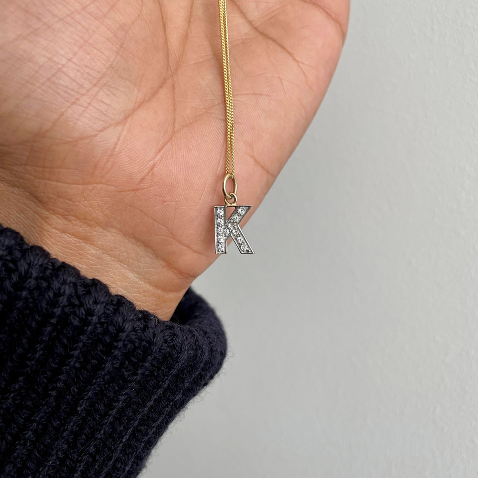 VINTAGE 9CT YELLOW GOLD K INITIAL PENDANT WITH CUBIC ZIRCONIA