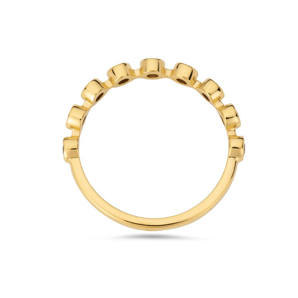 Bezel diamond ring in yellow gold