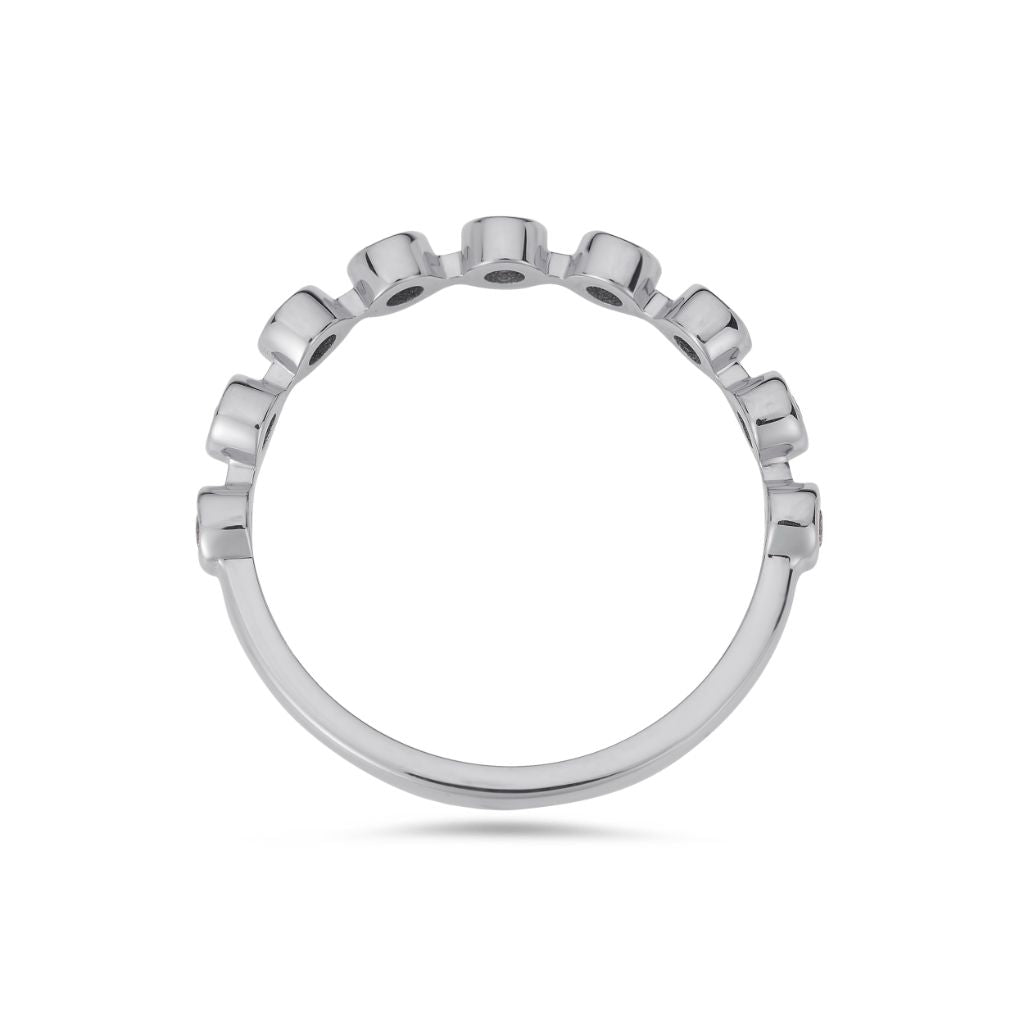 Bezel diamond ring in platinum