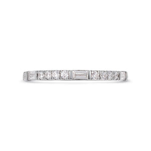 Round & baguette cut diamond ring in white gold