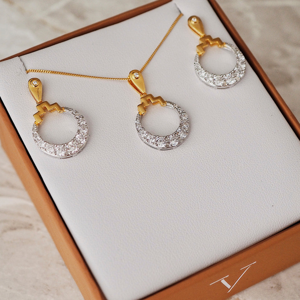 Bianca pendant and earring set in gold